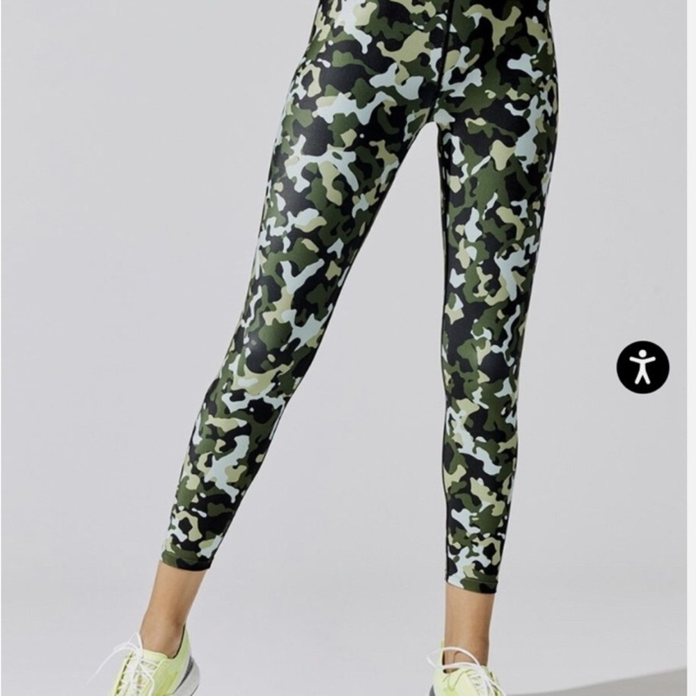 Carbon38 High Rise 7/8 Refreshing Camo Leggings Size Small NWOT